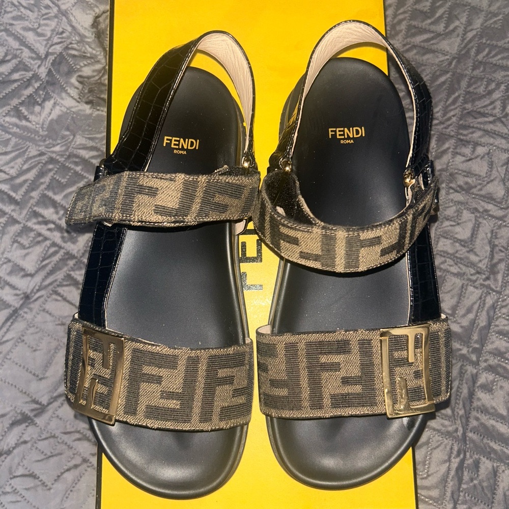 Fendi Promenade Black and Brown Sandals